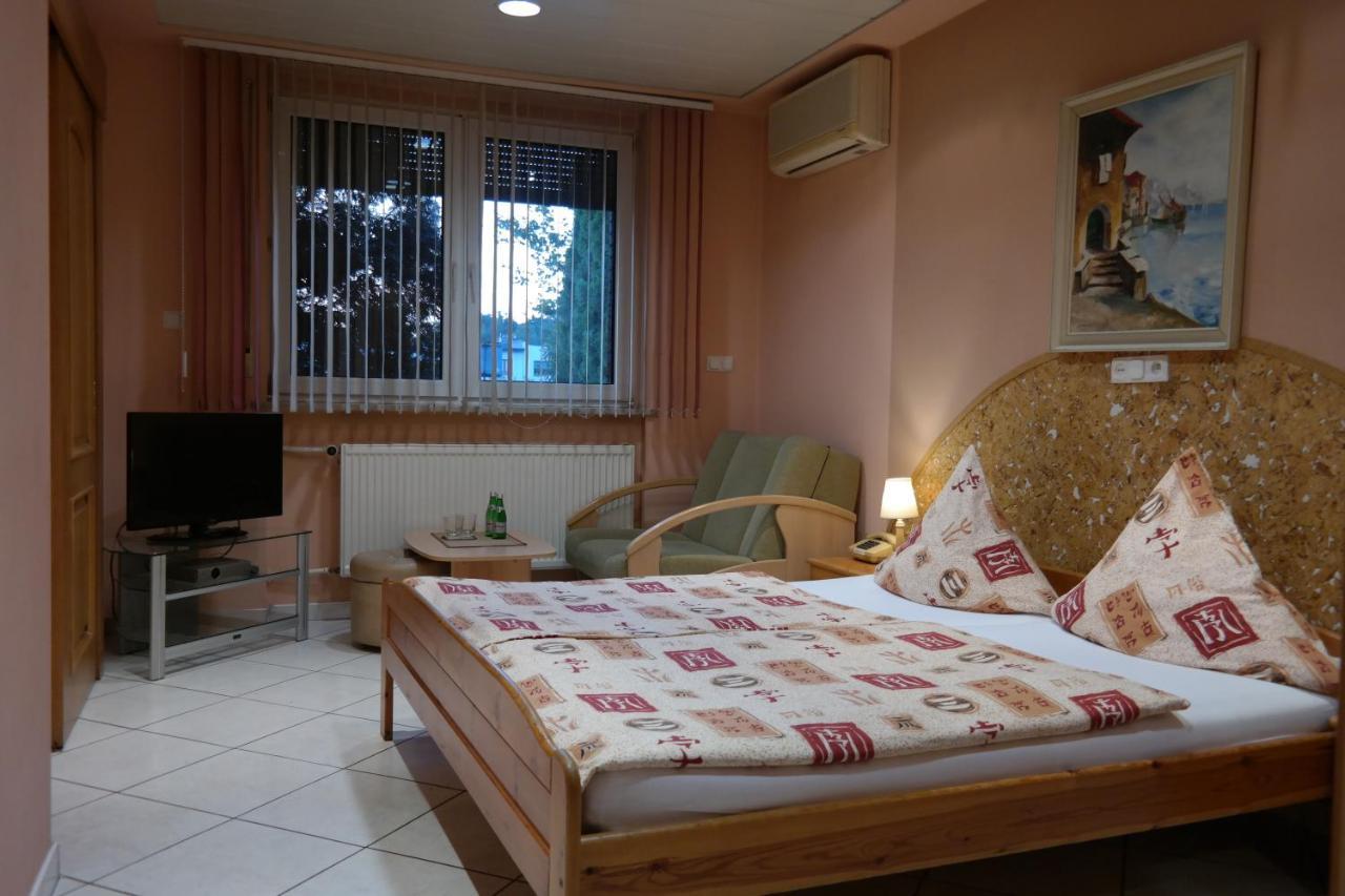 Villamirage Tarnowskie Góry Buitenkant foto